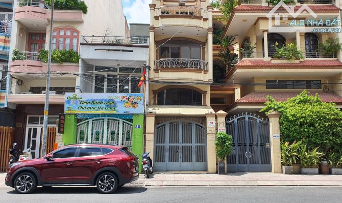 Hạ chào 4 tỷ, nhà 3T, mặt tiền Chợ Lớn, DT 80 m2, dòng tiền mạnh, giá siêu tốt