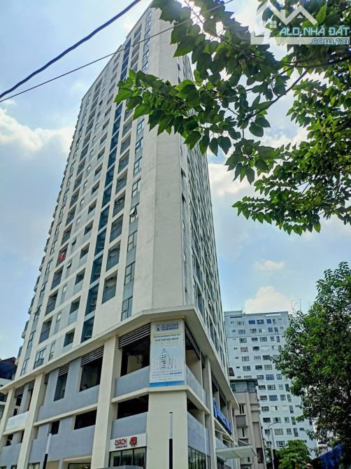 Bán căn Chung cư, 2PN và 2WC diện tích 66 m2 cạnh Làng Việt Kiều Châu Âu. Giá 4.8 tỷ.