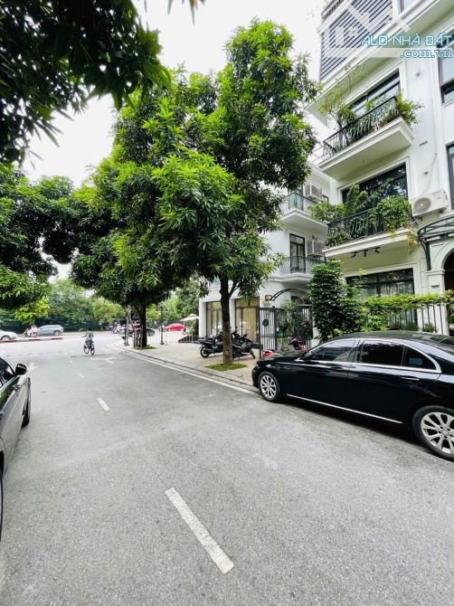Biệt thự KĐT Xuân Phương 140m2, 4 tầng, Mặt tiền 21.8m, Giá 40tỷ (Có thương lượng).