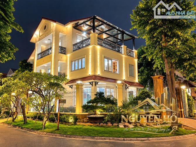 Biệt thự đơn lập, góc 2 mặt tiền, view bến du thuyền - 300m2, ngang 12, full tiện ích