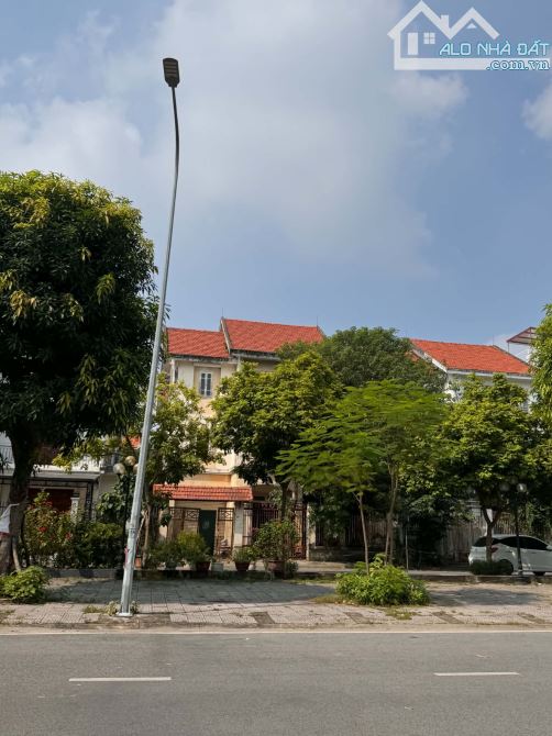 Bán gấp: Cặp liền kề 2 mặt tiền khu đô thị Đặng Xá,Gia Lâm 264m2 hoàn thiện thang máy