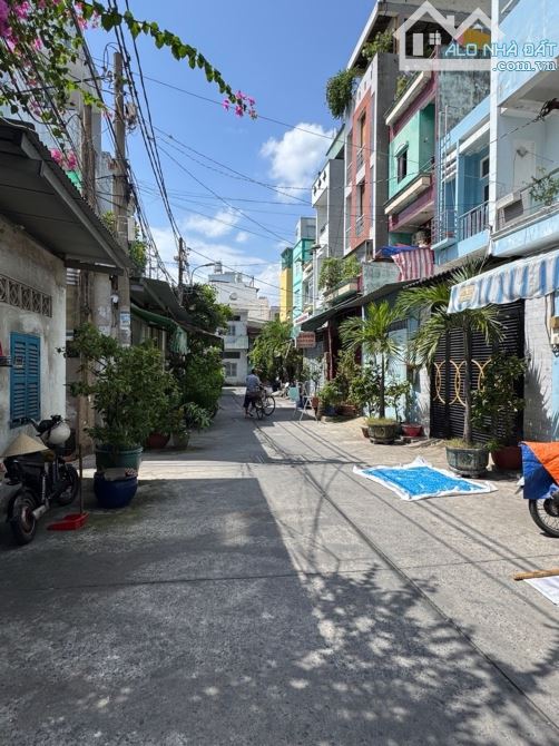 HẺM XE HƠI NGUYỄN CHÍ THANH – Q.11 | 63M² – 3 TẦNG BTCT – 5PN – SÂN THƯỢNG | CHỈ 8 TỶ