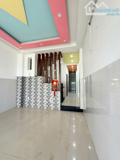 NHÀ 1LẨU GIÁP RANH THỊ TRẤN BẾN LỨC 1 TỶ 880