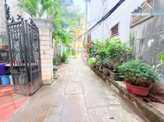 Lô góc Đông Ngạc, Từ Liêm 60m^7 tầng^16phòng Thang máy ful đồ nhà mới cách 10m ra đường to