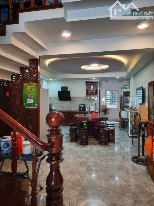 Bán nhà 3 tầng MT đường Huỳnh Lý, P. Thuận Phước, Q. Hải Châu.
