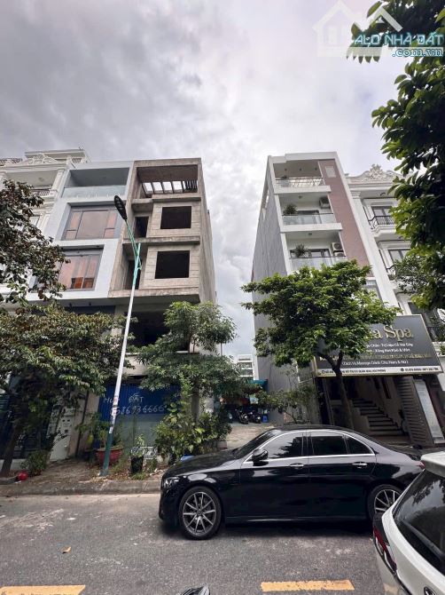 BÁN NHÀ THÔ 5 TẦNG ICC QUÁN MAU, DT 101M2, MẶT TIỀN 5M, HƯỚNG ĐÔNG NAM, GIÁ 13,5 TỶ