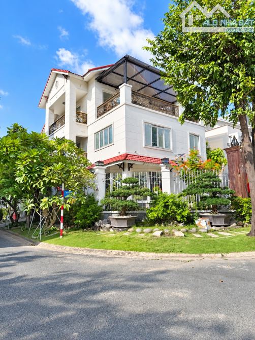 Biệt thự đơn lập COMPOUND Nam Phú Villas 248m2 3tầng - View Bến Du Thuyền - An ninh 24/7