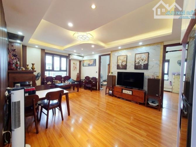 CĂN GÓC THÀNH PHỐ GIAI LƯU PHẠM VĂN ĐỒNG 56m 3.8 TỶ 2 PHÒNG NGỦ ĐẦY ĐỦ NỘI THẤT