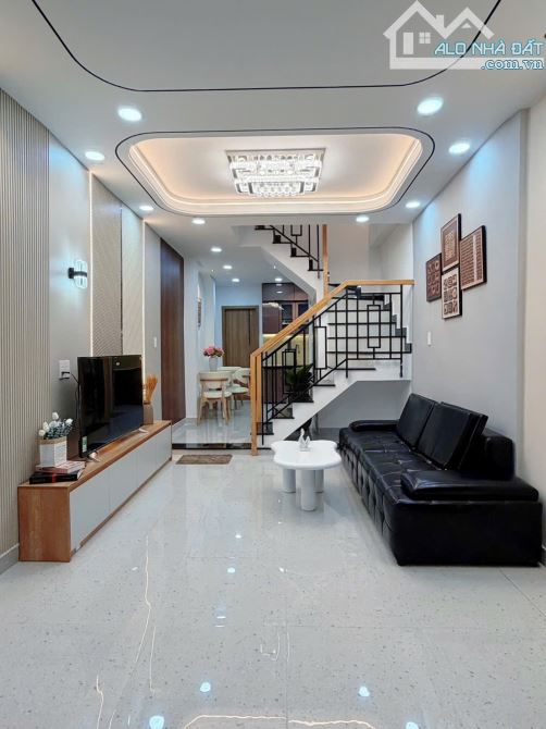 Bán nhà Cô Giang, P2, 40m2, 5.95 tỉ