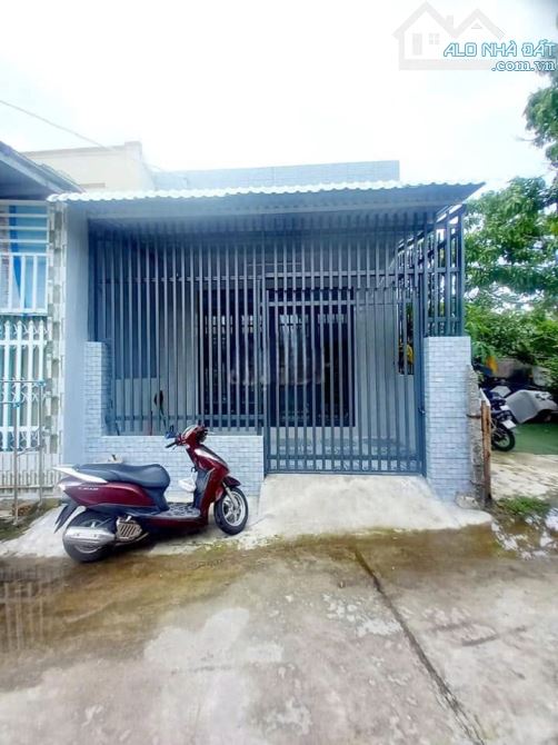 Bán căn nhà cấp 4 Đ.Liêu Bình Hương gần Chợ Việt Kiều Củ Chi, DT 100m2, Giá 1 tỷ, sổ riêng