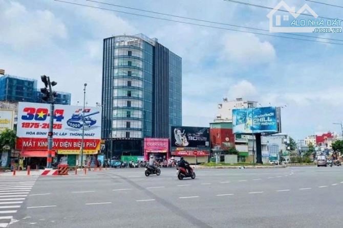 TÒA NHÀ VĂN PHÒNG PHẠM VĂN ĐỒNG - NGUYÊN HỒNG. GV– DT 15x41M – 2 H + 12 TẦNG – GIÁ 280 TỶ!