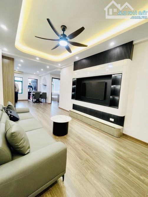 Nhỉnh 4 tỷ chung cư CT9 Định Công - Trịnh Đình Cửu 70m, 2 ngủ, 2wc, phòng nào cũng sáng, t