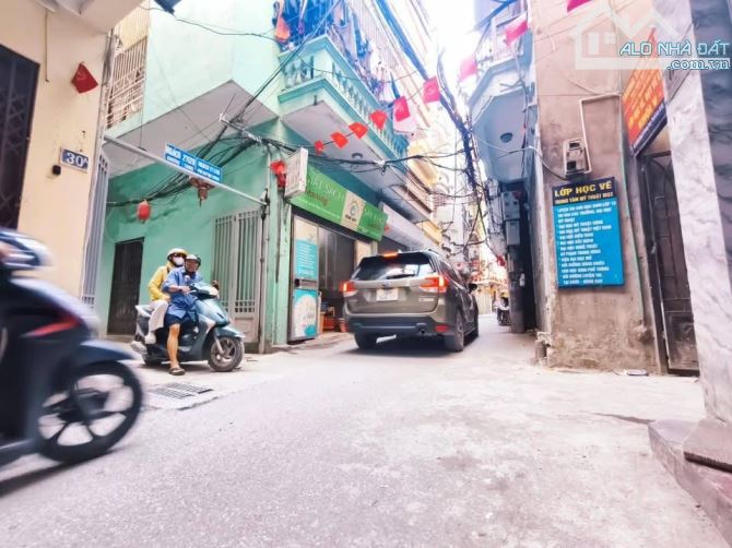 Tầm giá 6 tỉ chỉ 1 căn ngõ Ô Tô qua đối diện Royal - 5 tầng mới - sổ phân lô khoong QH