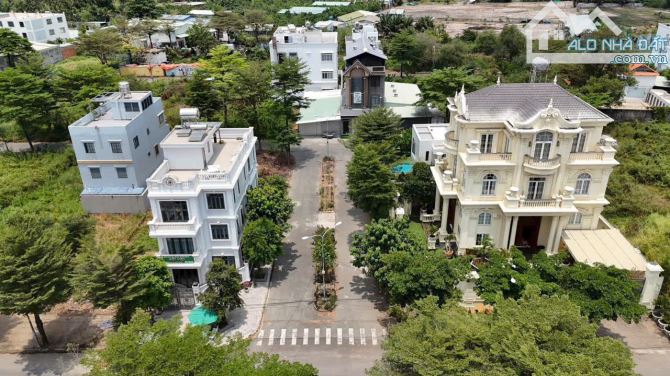 Bán nhà vị trí đẹp KDC đường Bưng Ông Thoàn, nhà mới - hoàn công - full nội thất, Phú Hữu