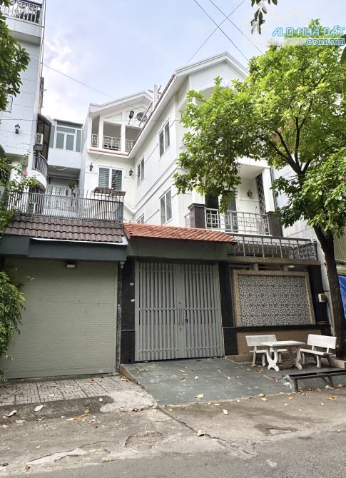 NGỘP BANK 17Tỷ - bán Biệt Thự (7 x 24) đường 8m khu Đặng Thuỳ Trâm, Bình Thạnh