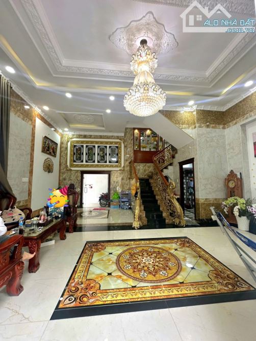 BÁN NHÀ HÀNG BUỒM 110M² TẦNG 2 3PN SÂN ĐỂ XE PHỐ CỔ 10 TỶ