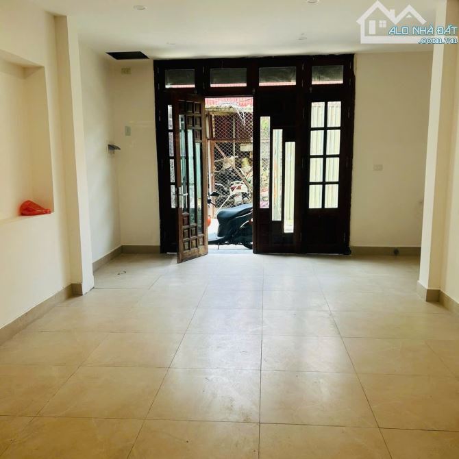 Gần phố Bạch Mai 30/40 m2 x4T giá 4.7 tỷ sổ đỏ CC 2 thoáng nguyên bản của dân có TL bao QH