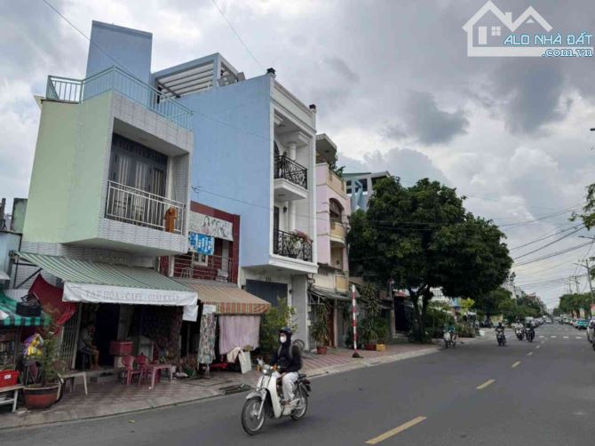 Kho Mặt tiền Bến Bình Đông 9x23, 207m2, khai thác CHDV chỉ 16 tỷ