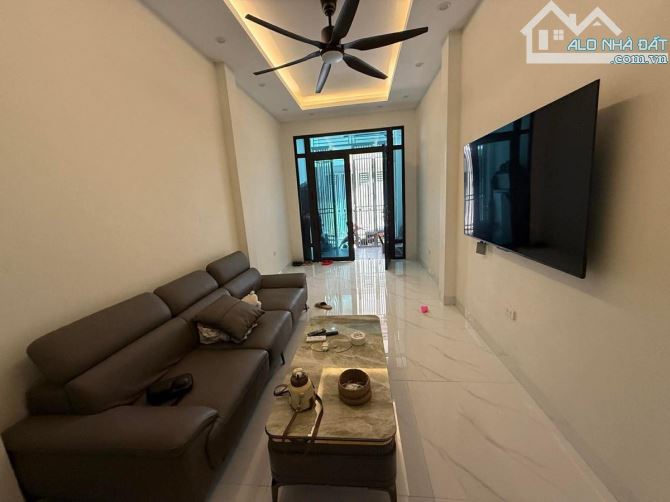 HIẾM – NHÀ DÂN PHÂN LÔ VŨ XUÂN THIỀU – 51M²x5T – 4PN – 2 MẶT NGÕ –CÒN MỚI, Ô CHỜ TM, Ở NGA