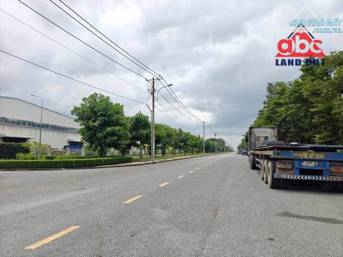 X005 Bán 2Ha4 đất góc 2 mặt tiền có nhà xưởng 3500m2 KCN Nhơn Trạch ĐN - Giá 90tỉ --------