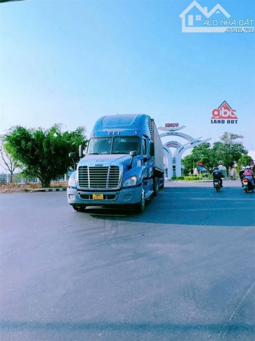 X005. Bán 2ha4 đất góc 2 mặt tiền có xưởng 3500m2 KCN Nhơn Trạch Đồng Nai. Giá 90tỷ