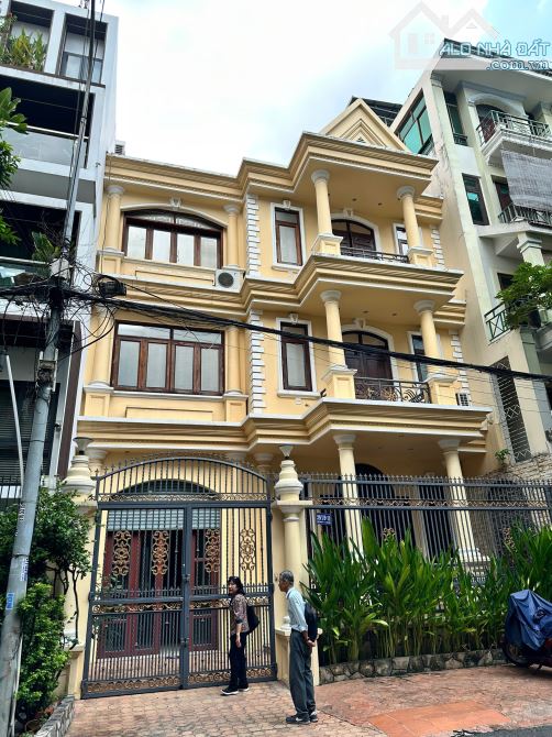 📍 Biệt thự khu Hồng Long - Huỳnh Lan Khanh - 10m❌17m, 1 trệt 3 lầu, 1 đời chủ 💵47 tỷ TL