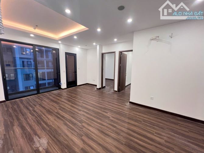 Bán căn GÓC 2.5 PN không đồ, đã có bìa Hoàng Huy Commerce giá tốt
