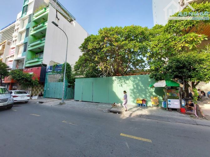 Bán khuôn đất khủng tại 53 Bis- 53 E Hồ Hảo Hớn, Quận 1 Diện tích : 14x50m giá 280 tỷ