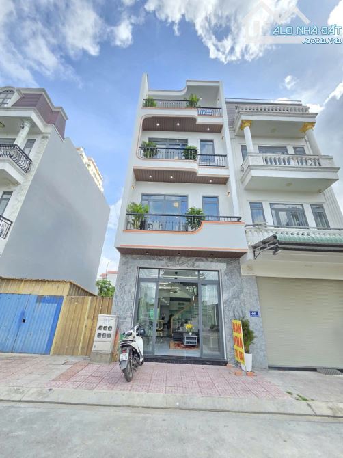 5Ty700 TL🔥👉Nhà Hoàn Công có Nội Thất_Trục Chính KDC gần Bến Xe Tân Đông Hiệp cũ, 1/ĐT743