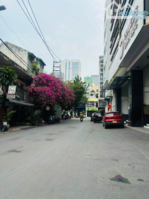 Ngang 6m + dài 18m + nhà 5 tầng + hẻm xe tải tránh nhau + sát trường đại học GTVT