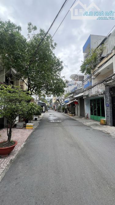 NHÀ HẺM 8M XE HƠI TRÁNH NHAU GẦN VINCOM NGUYỄN XÍ GIÁ CHỈ 8.98 TỶ