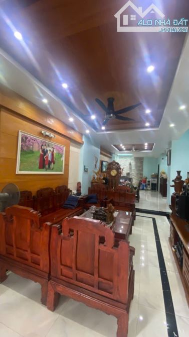 Bán nhà 140m2, 3 tầng, đường Lê Văn Chí, Linh Trung, Thủ Đức, TP HCM, sổ hồng riêng. Giá