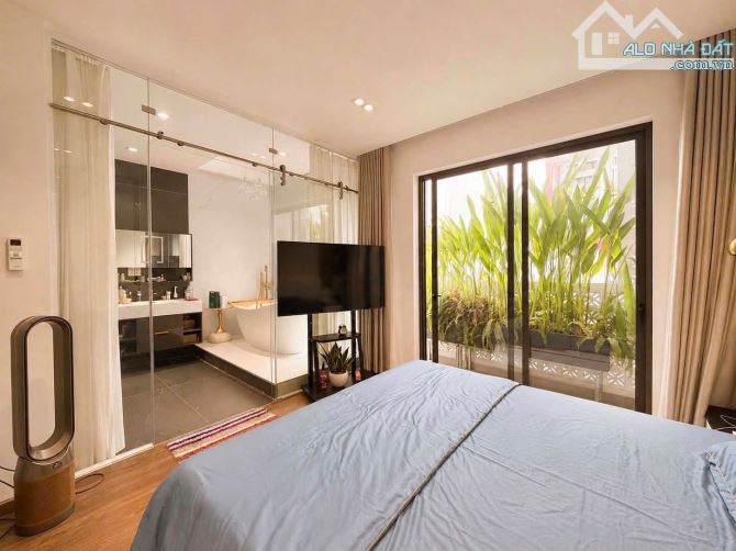 NHÀ MỚI - SÁT MẶT TIỀN ĐƯỜNG - GẦN ĐẠI HỌC VĂN LANG 4,5 X 19M 5Tầng