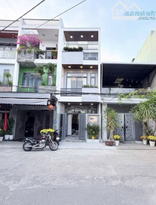 🔥 Nhà 3 tầng mặt tiền đường Đặng Huy Tá , sát Hoàng Thị Loan . Dt 70m2 , 3 phòng ngủ ,