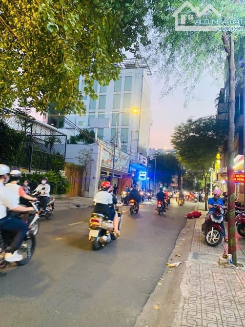 Kế BV Phạm Ngọc Thạch - Ngô Quyền - P.11 - Q. 5 - Dt: 4.6*17.5m - 10 tỷ 3