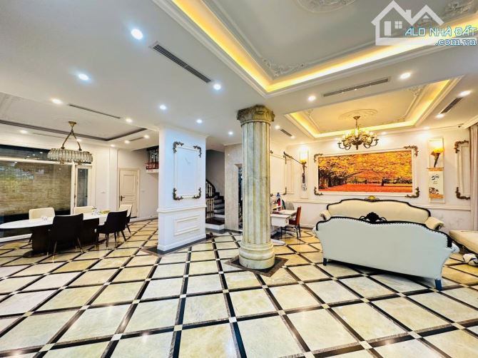 BIỆT THỰ VIP KĐT SÀI ĐỒNG – 179M² – 4 TẦNG THANG MÁY – SÂN VƯỜN, BỂ KOI – Ô TÔ TRÁNH