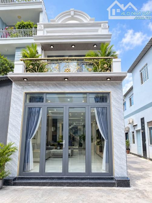 Bán Nhà Căn góc Trần Thị Hè. 46m2. 2 Tầng BTCT Đường 8m Thông Tứ Tung Kinh doanh tốt