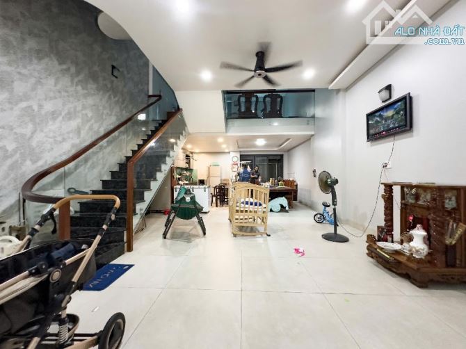 BÁN NHÀ TÔN ĐỨC THẮNG 30M² 5 TẦNG 3PN ĐANG CHO THUÊ 10TR 5.7 TỶ