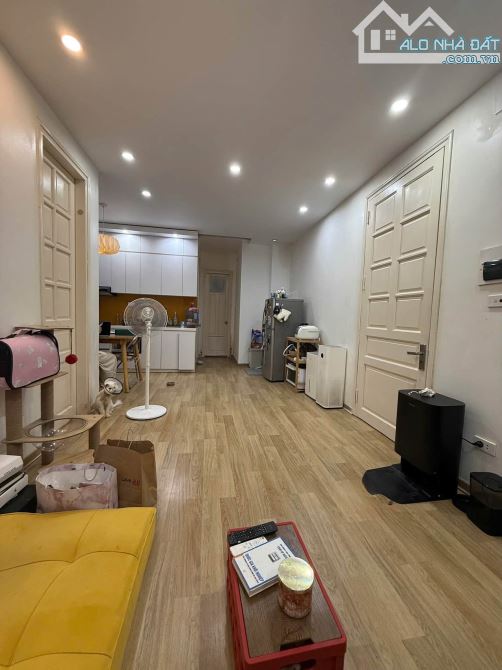 Bán căn chung cư giá rẻ - Cầu Giấy - 64m2 - 2 PN - Giá 3,7 tỷ