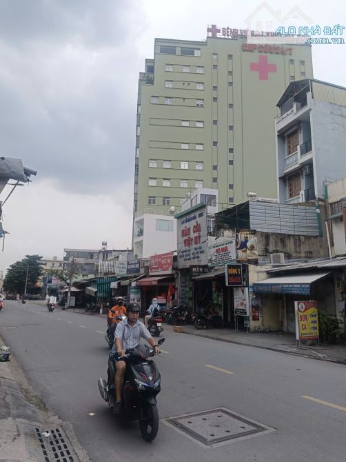 Mặt Tiền. 100m. Giá 14,3 tỷ. Nơ Trang Long. F12. Bình Thạnh. DT: 4,5m. NH 6 x20m