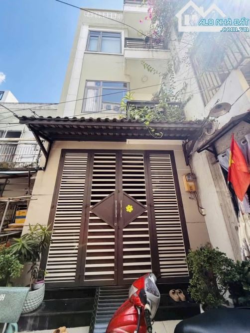 BÁN NHÀ GẦN TRƯỜNG NGHỀ HÙNG VƯƠNG ĐƯỜNG NGUYỄN CHÍ THANH, QUẬN 5. GIÁ 4.89TỶ/64,5M2 - SHR