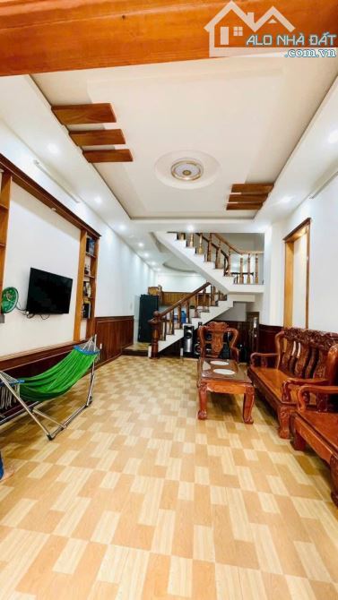 1tỷ1 Bán gấp nhà đang cho thuê 14tr/th đường Lê Lợi (5x30m) 4PN, shr