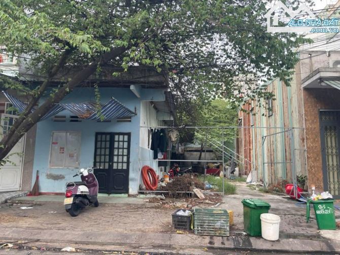 - Bán cấp 4 dãy trọ đường Nguyễn Quyền, Hòa An, Cẩm Lệ,. DT 90M2 – Giá 5.6 TYTL.