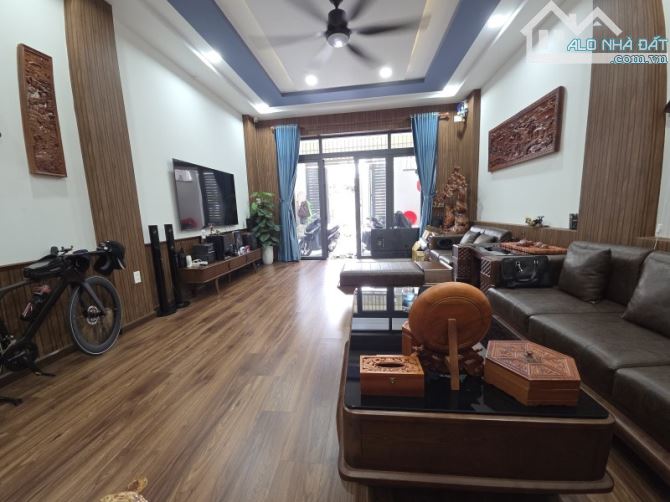 Bán nhà 3 tầng, 72m2, đường số 22, Phường Phước Long, TP HCM, sổ hồng riêng. Giá 6.78 tỷ.