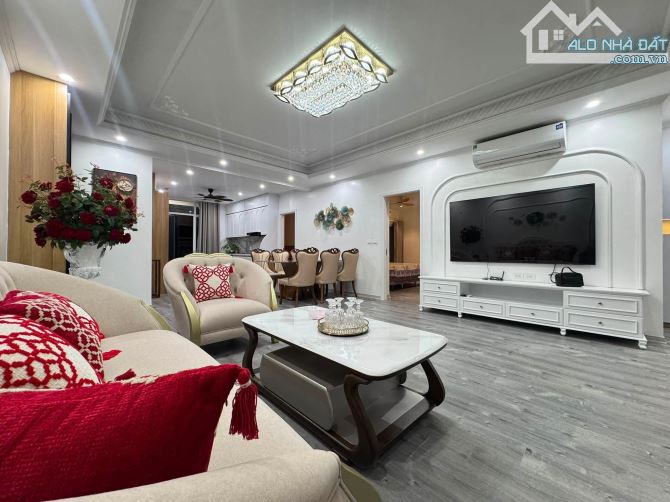 BÁN GẤP CĂN HỘ 3 NGỦ CHUNG CƯ 132M2 FULL ĐỒ SANG TRỌNG Ở LUÔN - SLOT Ô TÔ - 250 MINH KHAI