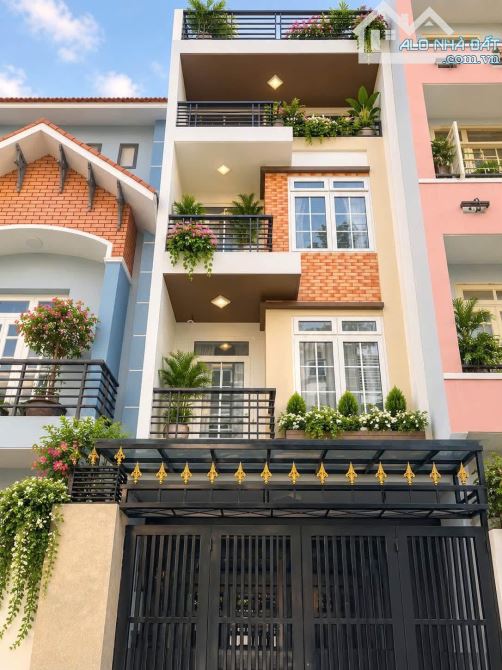 Giá 3 Tỷ 250 / DT: 4m x 15m Đường Cao Đạt, Q5. Hẻm 1 Sẹc Rộng 5m Xe Hơi. Sổ Sẵn