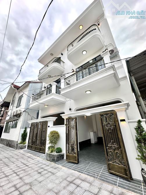 BÁN NHÀ 3 TẦNG FULL NỘI THẤT – SAU LƯNG MẶT TIỀN PHẠM VĂN ĐỒNG