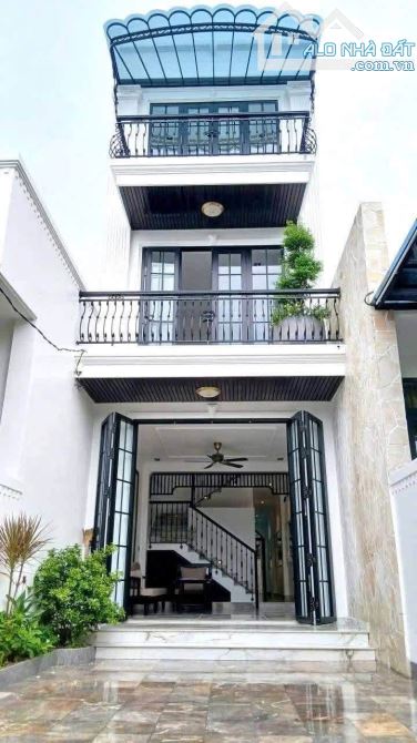 BÁN NHÀ 3 TẦNG PHONG CÁCH INDOCHINE – SÂN VƯỜN – SÁT ĐIỆN BIÊN PHỦ