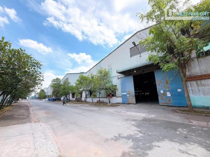 XT104 Cho thuê hoặc bán lại toàn bộ nhà máy khuôn viên gần 80.000m2 nhà xưởng SX hơn 3Ha T