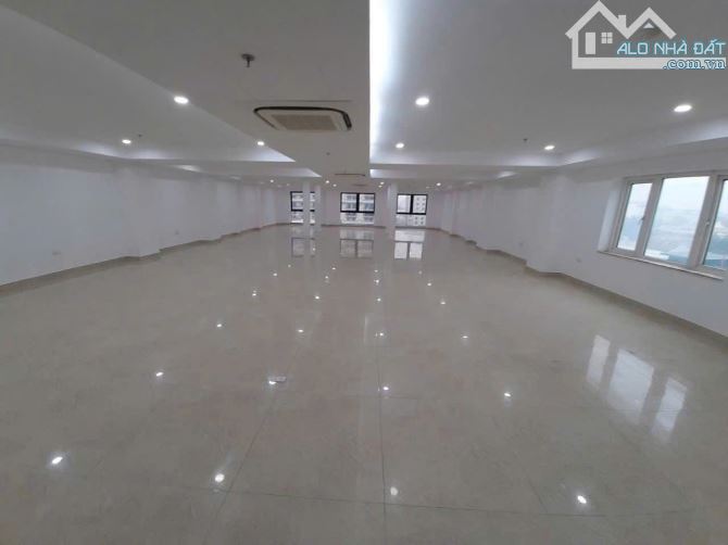 Hạ giá 5 tỷ, tòa văn phòng xây mới, thông sàn, vỉa hè, kinh doanh 1 hầm, 11 Tầng nổi, 150m